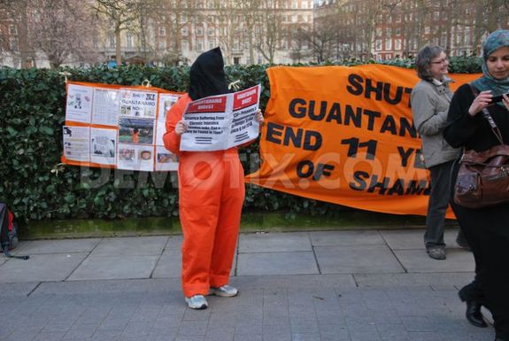 1366342915-guantanamo-hunger-strikers-receive-support-at-us-embassy-rally_1972284-1.jpg